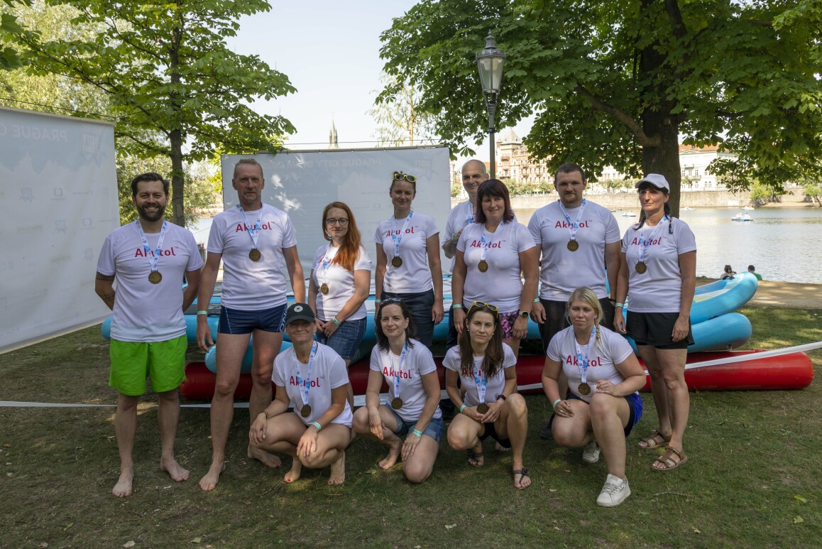 Prague City Swim - tým AVEFLORu